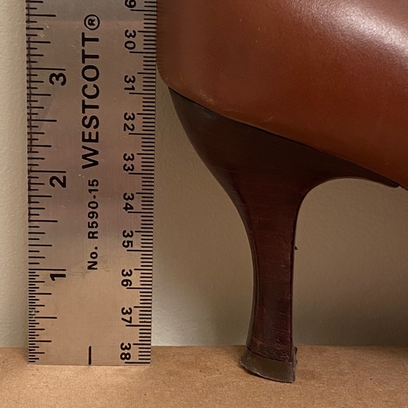 Cinti Pointed-Toe Pumps - Picture 7 of 9